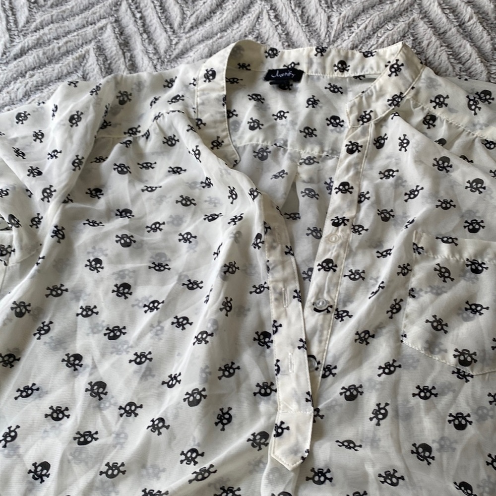 Size 18 justify sheer top not really cream not really white